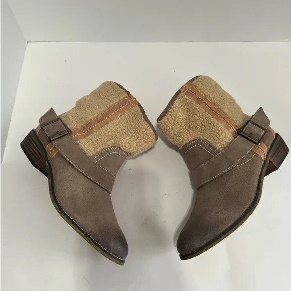 KELSI DAGGER Womens Tempest Brown Suede Ankle Boots. Size 10