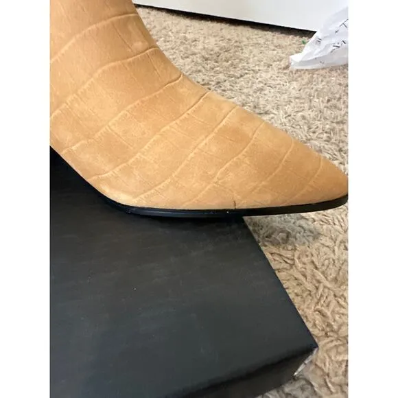 Kendall   Kylie Camel Colored Faux Leather Pointed Toe Chelsea Boots—Size 8.5