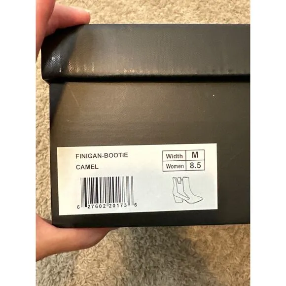 Kendall   Kylie Camel Colored Faux Leather Pointed Toe Chelsea Boots—Size 8.5