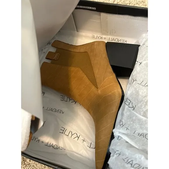 Kendall   Kylie Camel Colored Faux Leather Pointed Toe Chelsea Boots—Size 8.5