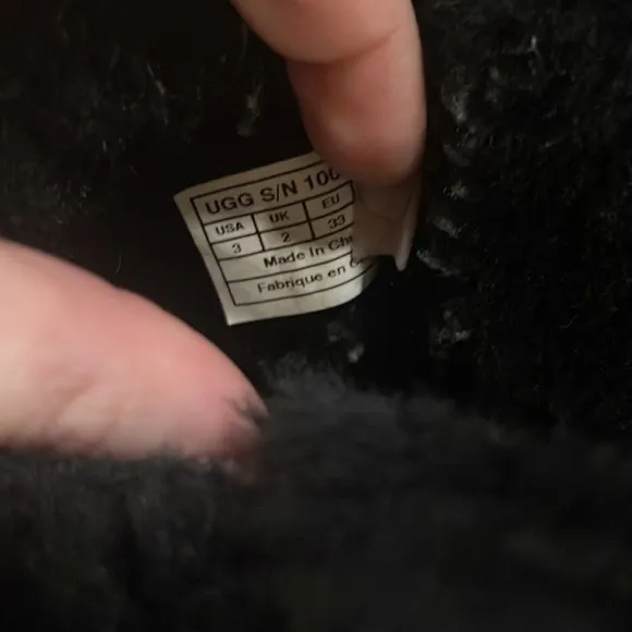 Kids Mini Bailey Button Uggs