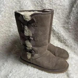 Kookaburra by UGG Victoria leather suede taupe tall boots bow&amp;fur accents SZ8