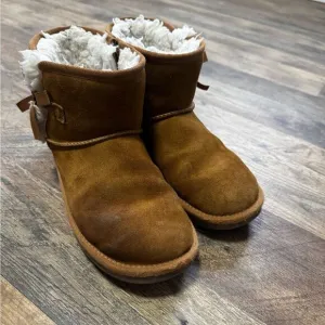 Kookaburra by Ugg VICTORIA MINI Size 5