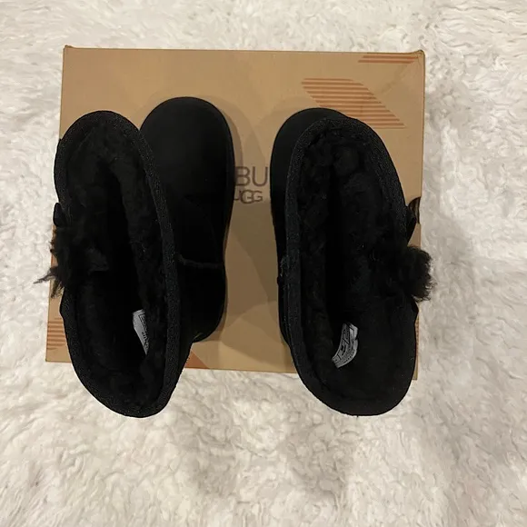 Kookaburra-Uggs Victoria Tall Boots Size 12. NWT
