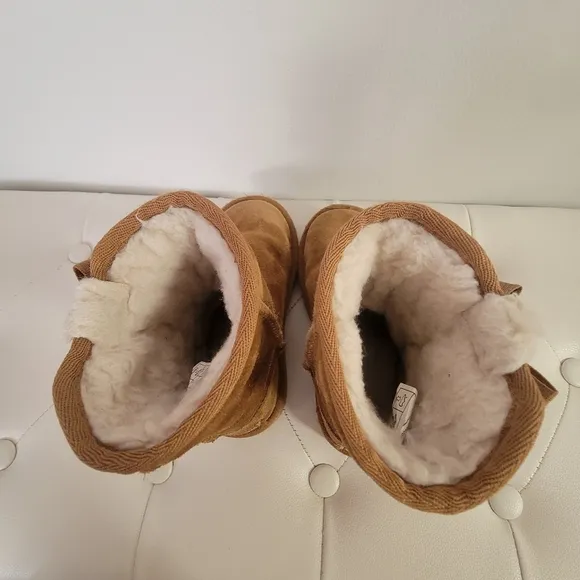KOOLABURRA by UGG Cozy Bow Detail warm boots Size 11 Toddler