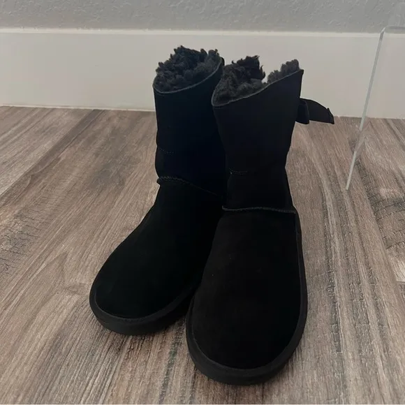 KOOLABURRA BY UGG GIRLS VICTORIA MINI FAUX FUR BLACK BOOTS BACK BOW NEW SIZE 2