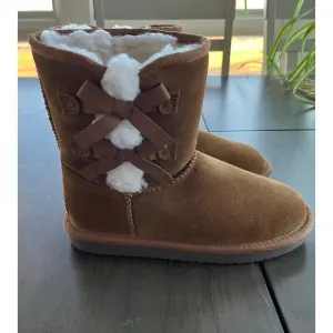 Koolaburra by UGG Victoria Short Boots Girl’s Size 2 Brown Casual suede bows