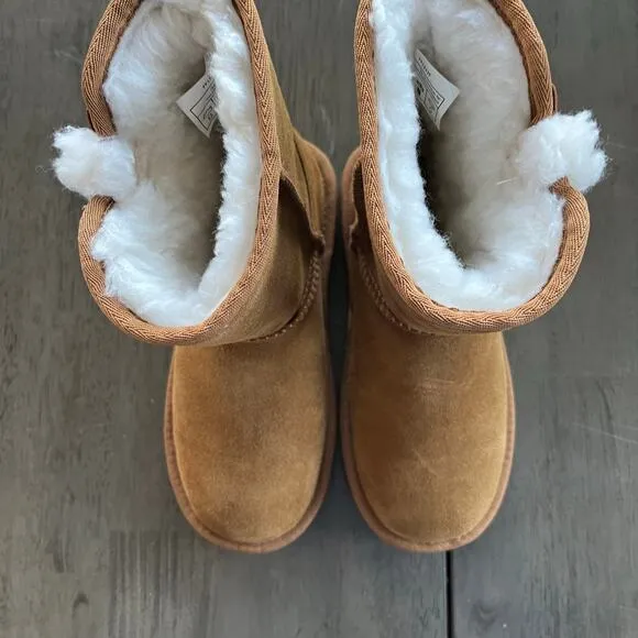 Koolaburra by UGG Victoria Short Boots Girl’s Size 2 Brown Casual suede bows