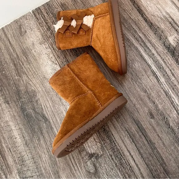 Koolaburra by UGG Victoria Short Winter Boots bow Brown fur Girls Size 8 NWT