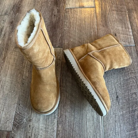 Koolaburra by Ugg women’s short koola boots size 7