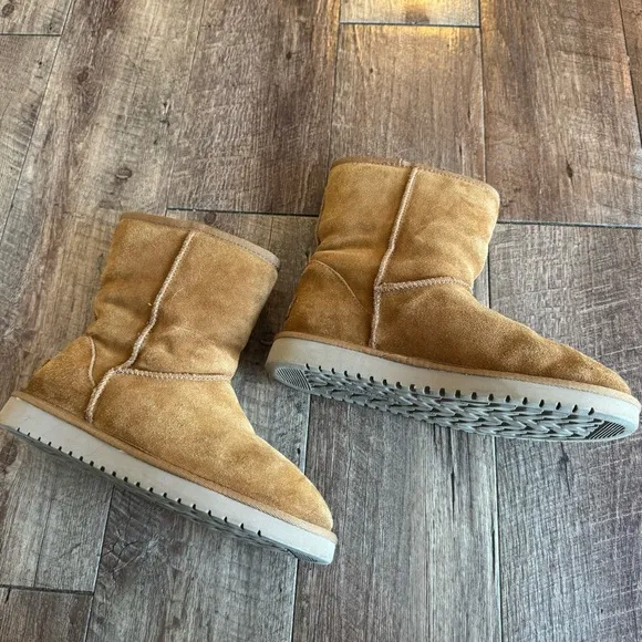 Koolaburra by Ugg women’s short koola boots size 7