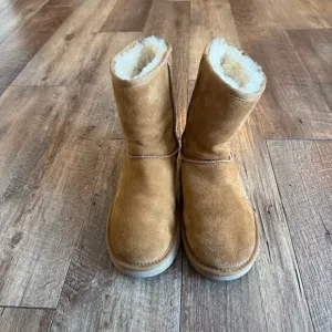 Koolaburra by Ugg women’s short koola boots size 7