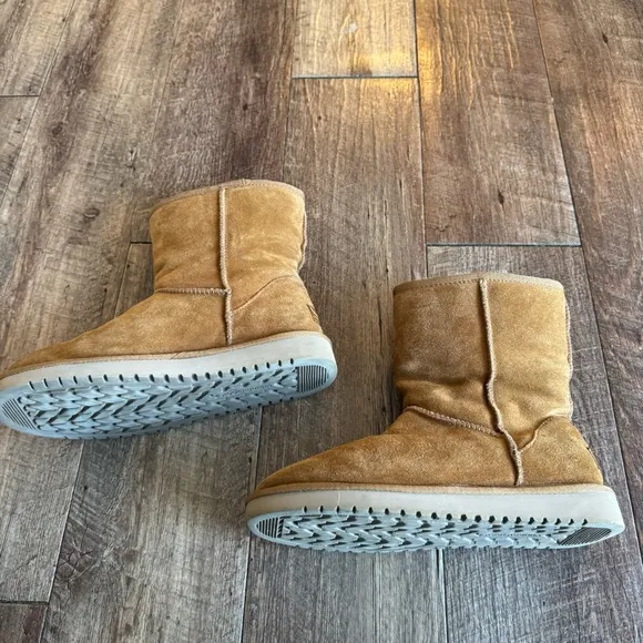 Koolaburra by Ugg women’s short koola boots size 7