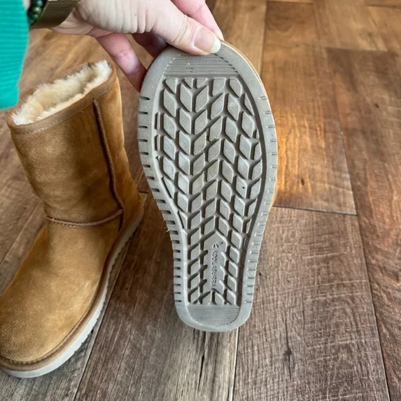Koolaburra by Ugg women’s short koola boots size 7