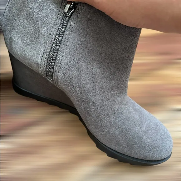 Koolaburra by UGG Yonela Wedge Boots Size 7 Gray New Fast Shipping