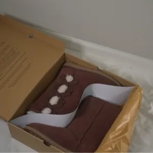 Koolaburra By UGGWomen's Victoria Boots size 9 new in box