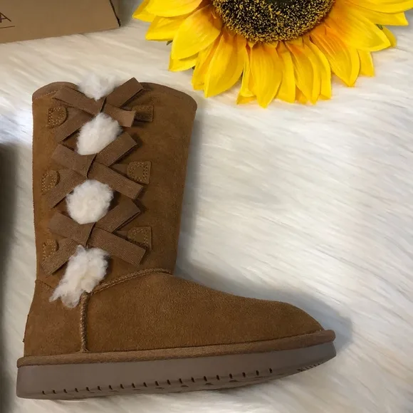 Koolaburra Tan Boots with Plush Lining and Lace-Up Detail