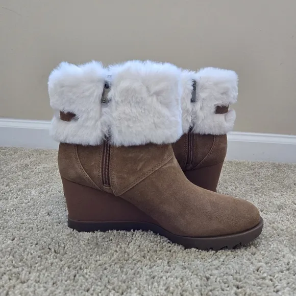Koolaburra Ugg brown suede wedge ankle boots faux fur womens 9