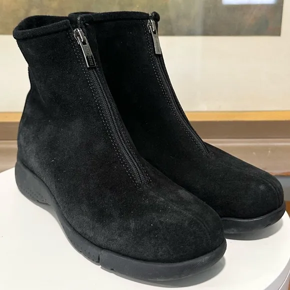 🌹LA CANADIENNE🌹 Lavender Black Ankle Boot Size: 5M