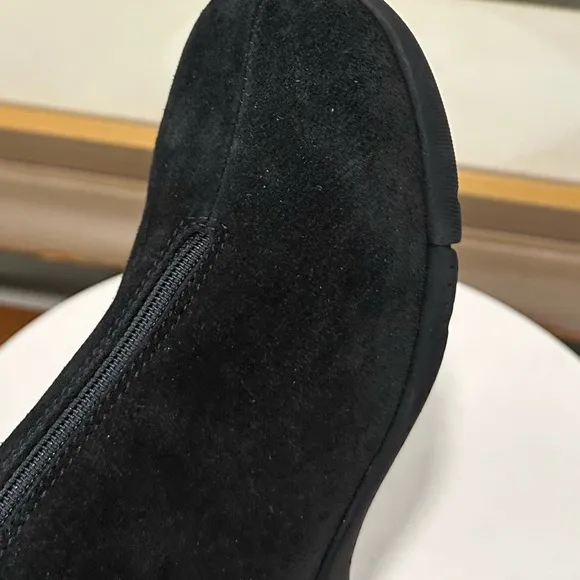 🌹LA CANADIENNE🌹 Lavender Black Ankle Boot Size: 5M