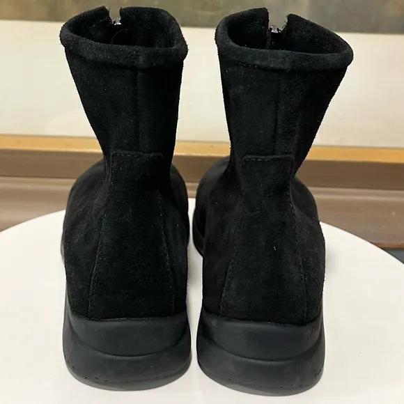 🌹LA CANADIENNE🌹 Lavender Black Ankle Boot Size: 5M