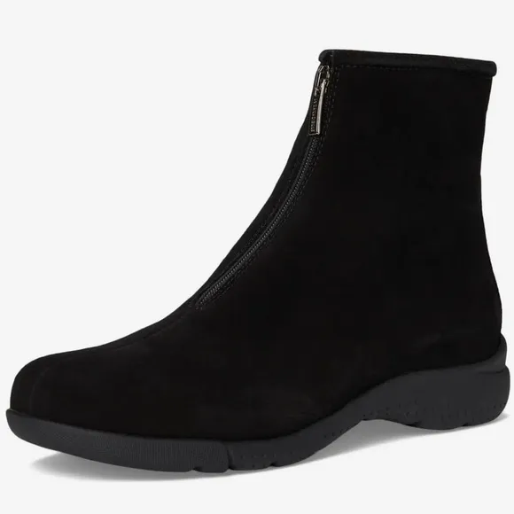 🌹LA CANADIENNE🌹 Lavender Black Ankle Boot Size: 5M