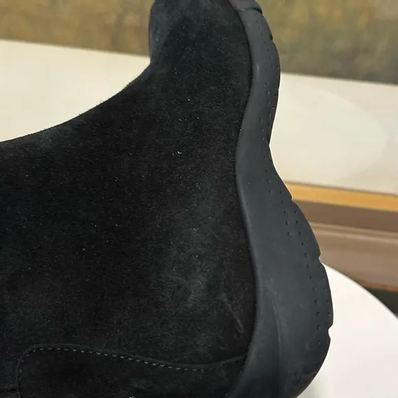 🌹LA CANADIENNE🌹 Lavender Black Ankle Boot Size: 5M