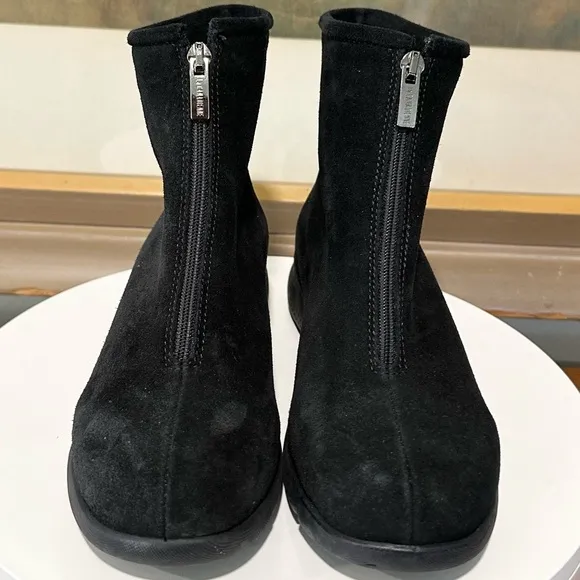 🌹LA CANADIENNE🌹 Lavender Black Ankle Boot Size: 5M