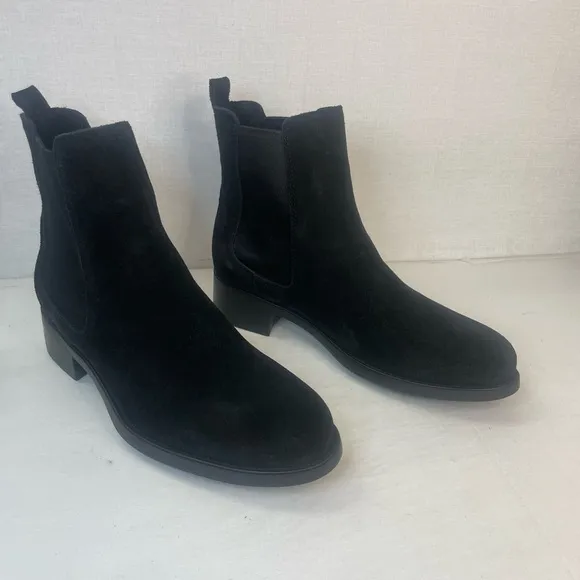 La Canadienne® Presto Black Suede Ankle Boots Italian Leather 8M‎