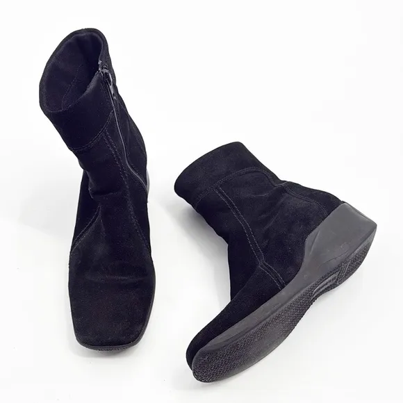 La Canadienne Suede Wedge Black Boots size 8