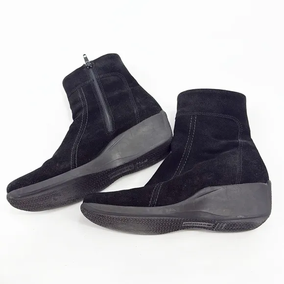 La Canadienne Suede Wedge Black Boots size 8