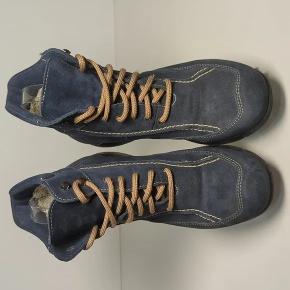 LA Canadienne Trista Suede Ankle boots women's size 6