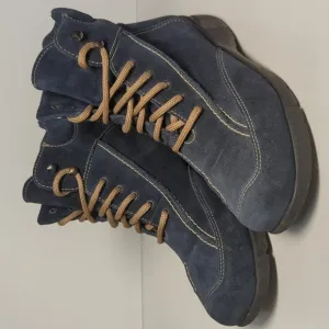 LA Canadienne Trista Suede Ankle boots women's size 6
