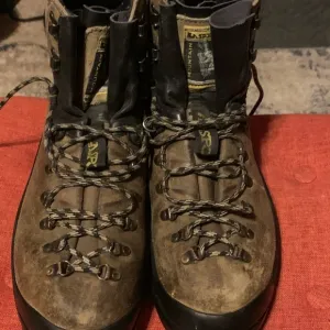 La Sportiva Makulu Brown Boots with High Ankle Support and Reinforced Toe