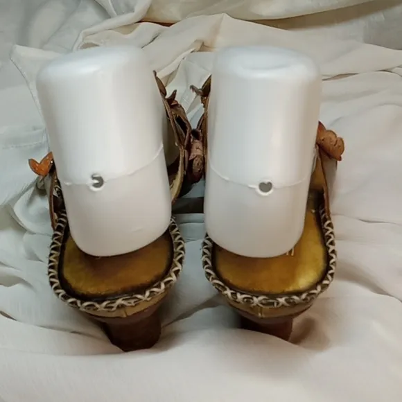 L'artiste by spring step heeled floral sandal size 37