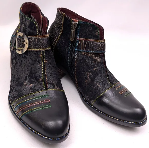 L'Artiste Georgiana Booties Leather &amp; Fabric Buckle Strap Side Zip Black NWOT