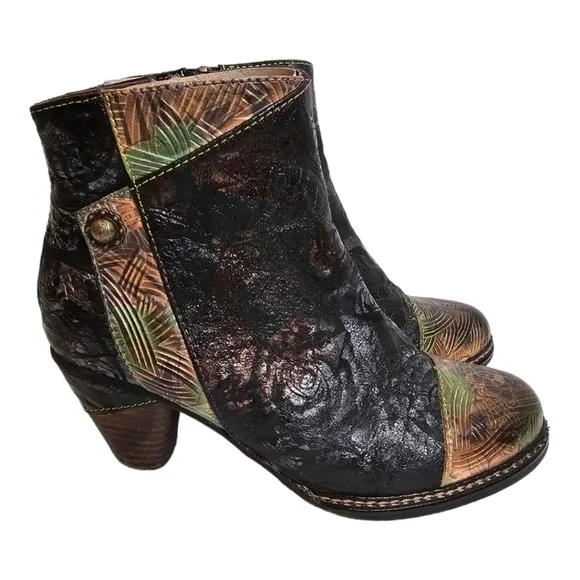 L'Artiste Waterlily by Spring Step Black Iridescent Leather Boots Sz 36, 5.5-6