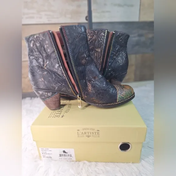 L'ARTISTE Waterlily Spring Step Leather Boots - Size 8.5 - NWOT - B775208