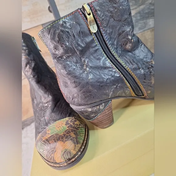 L'ARTISTE Waterlily Spring Step Leather Boots - Size 8.5 - NWOT - B775208
