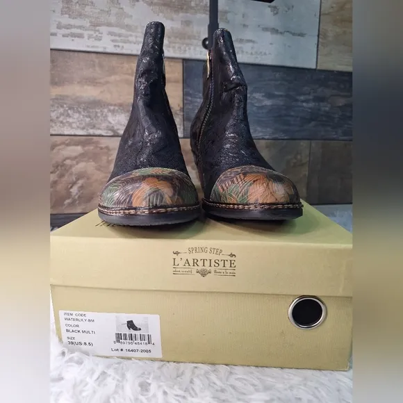 L'ARTISTE Waterlily Spring Step Leather Boots - Size 8.5 - NWOT - B775208
