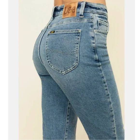 LEE vintage modern high-rise flare jeans 👖 👢NWOT
