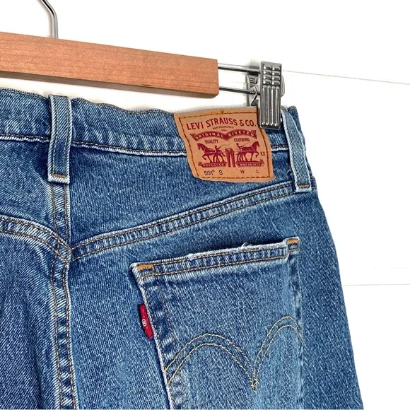 Levi’s 501 Skinny Jeans in Medium Indigo Wash Size 27 x 28