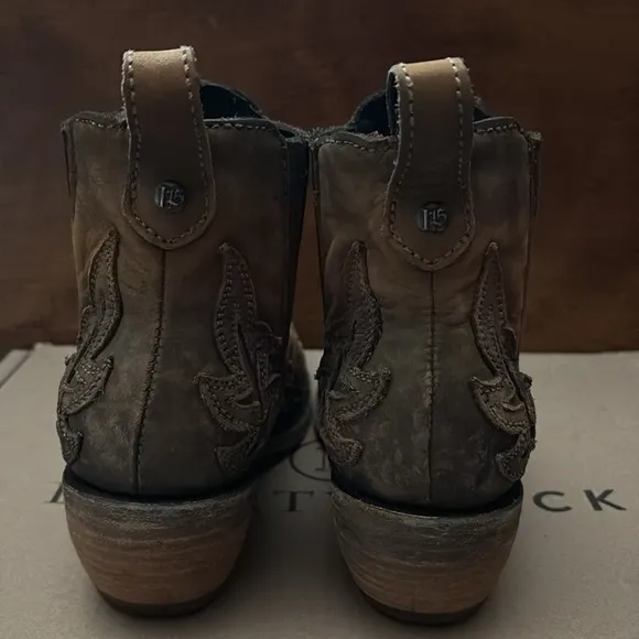Liberty Black - size 6 Henrietta - color “Faggio”