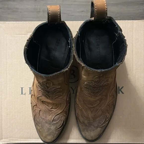 Liberty Black - size 6 Henrietta - color “Faggio”