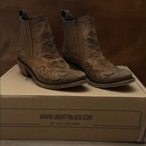 Liberty Black - size 6 Henrietta - color “Faggio”