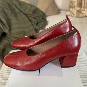 L’Idea by Lori Burnt Orange Closed Toe Pumps