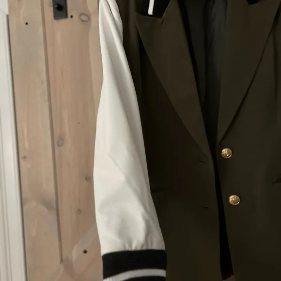 LIKE NEW Dolce Cabo Mixed Media Blazer