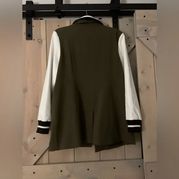 LIKE NEW Dolce Cabo Mixed Media Blazer