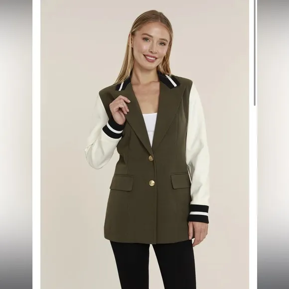 LIKE NEW Dolce Cabo Mixed Media Blazer