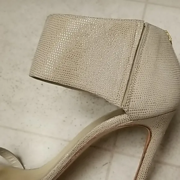 Like New STUART WEITZMAN strappy heels